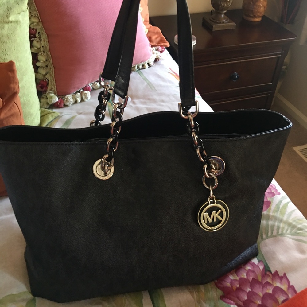 (SOLD!!) Michael Kors Handbag & Matching Wallet